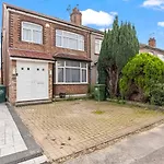 Spacious House - Ideal With Contractors & Groups - Direct Heathrow Access - Free Parking, Fast Wifi And Smart Tv By Yoko Property